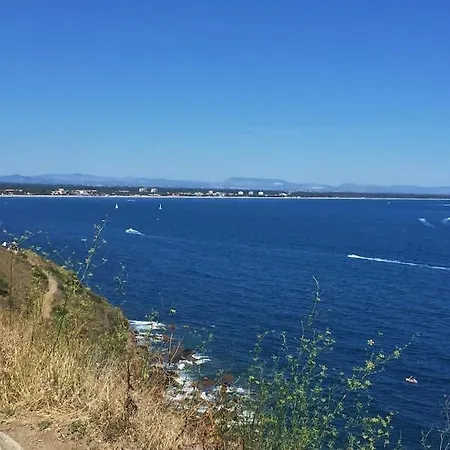 A 50 Metres De La Plage
